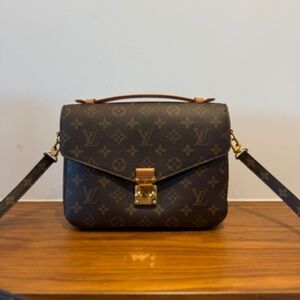 Louis Vuitton Monogram Pochette Metis